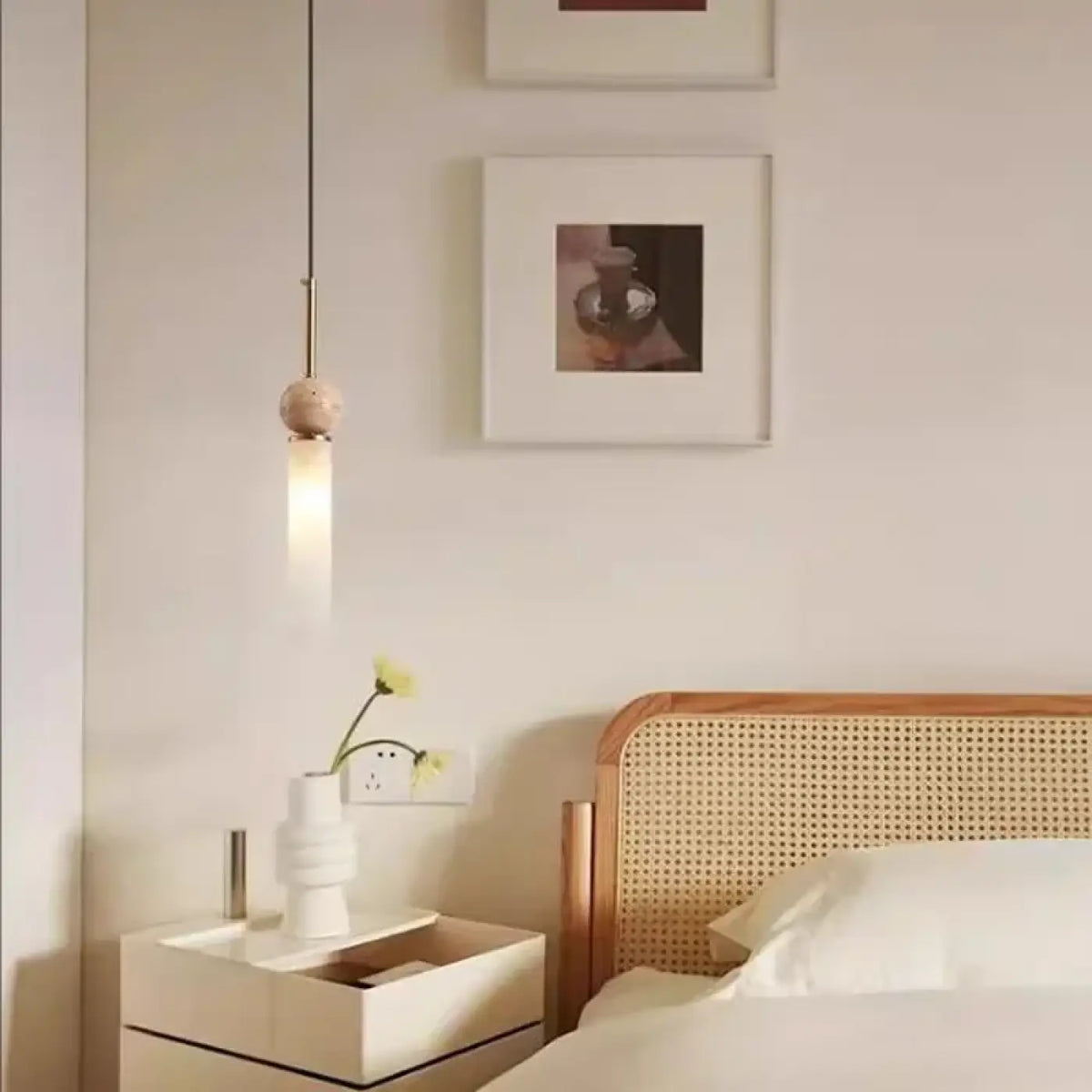 Suspension scandinave, pierre, bois et globe en verre opale
