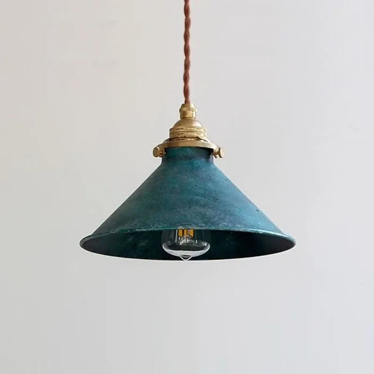 Suspension style atelier en métal texturé, quatre coloris, bleu