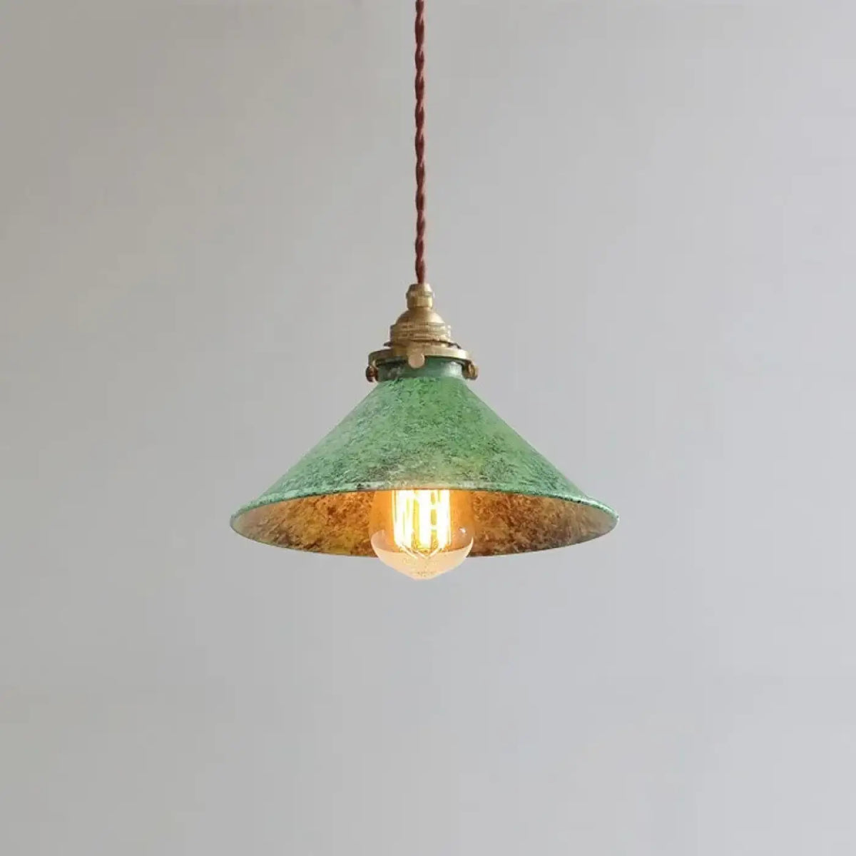 Suspension style atelier en métal texturé, quatre coloris, vert