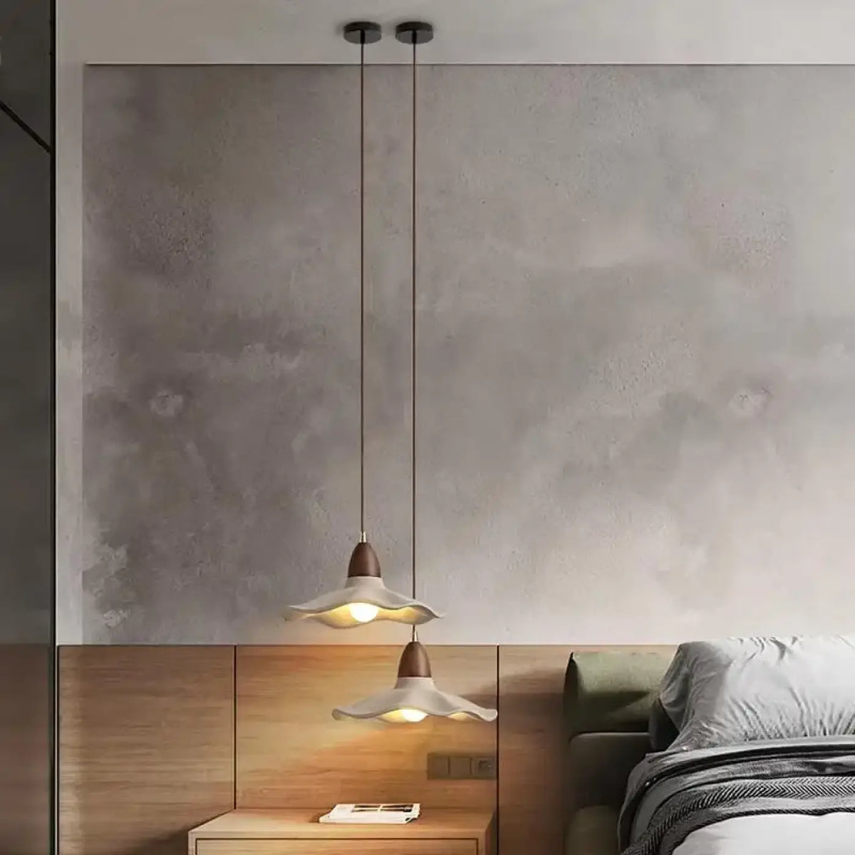 Suspension scandinave beige à détail bois, une à trois lampes