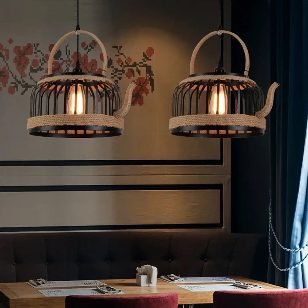 Suspension théière vintage à lumière chaude