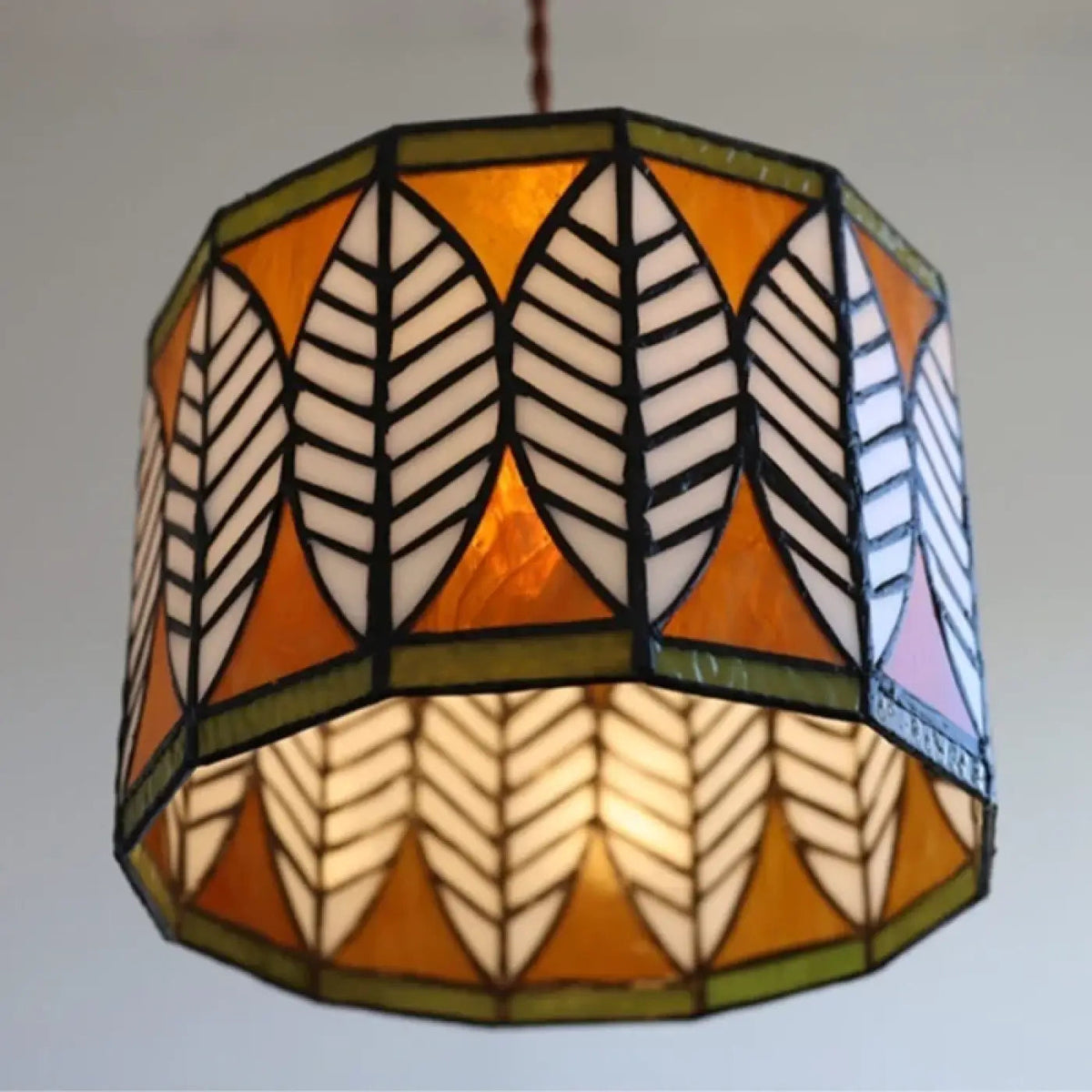 Suspension façon vitrail en verre, motif de feuilles, bleu ou ambre