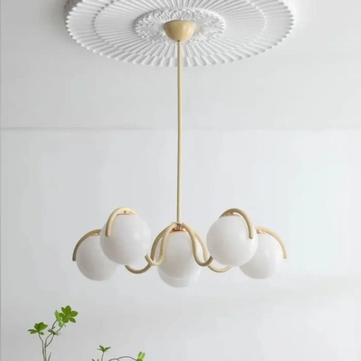 Suspension six boules blanches, support rouge ou blanc