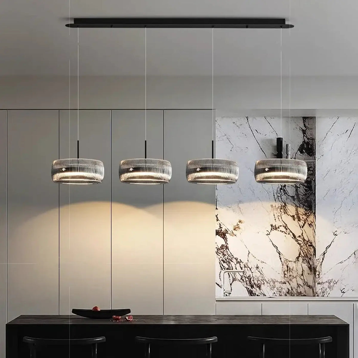 Suspension en verre transparent sur support noir, tailles S et M
