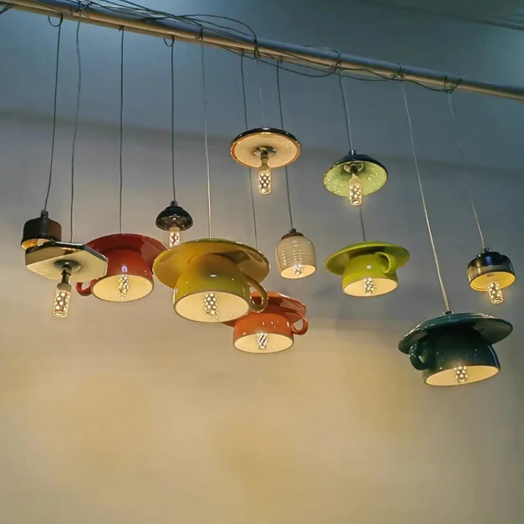 Suspension en forme de tasse, cinq coloris au choix