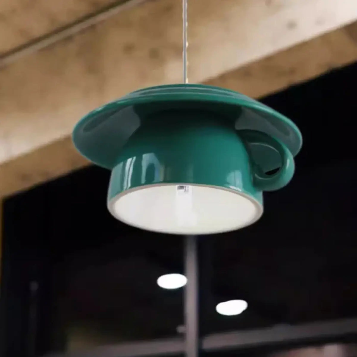 Suspension en forme de tasse, cinq coloris au choix