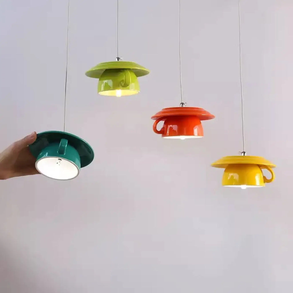 Suspension en forme de tasse, cinq coloris au choix