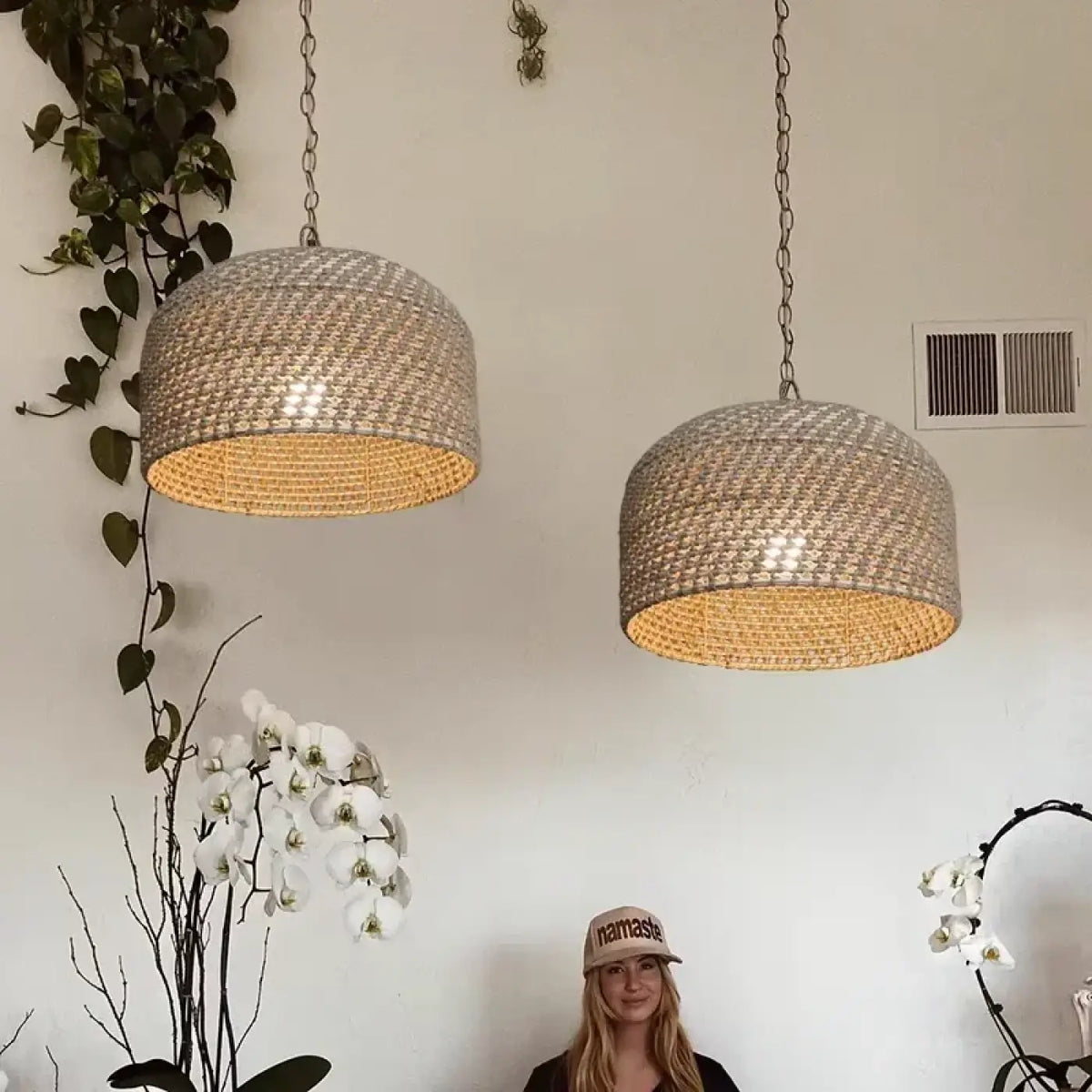 Suspension en osier tissé au design moderne, trois tailles