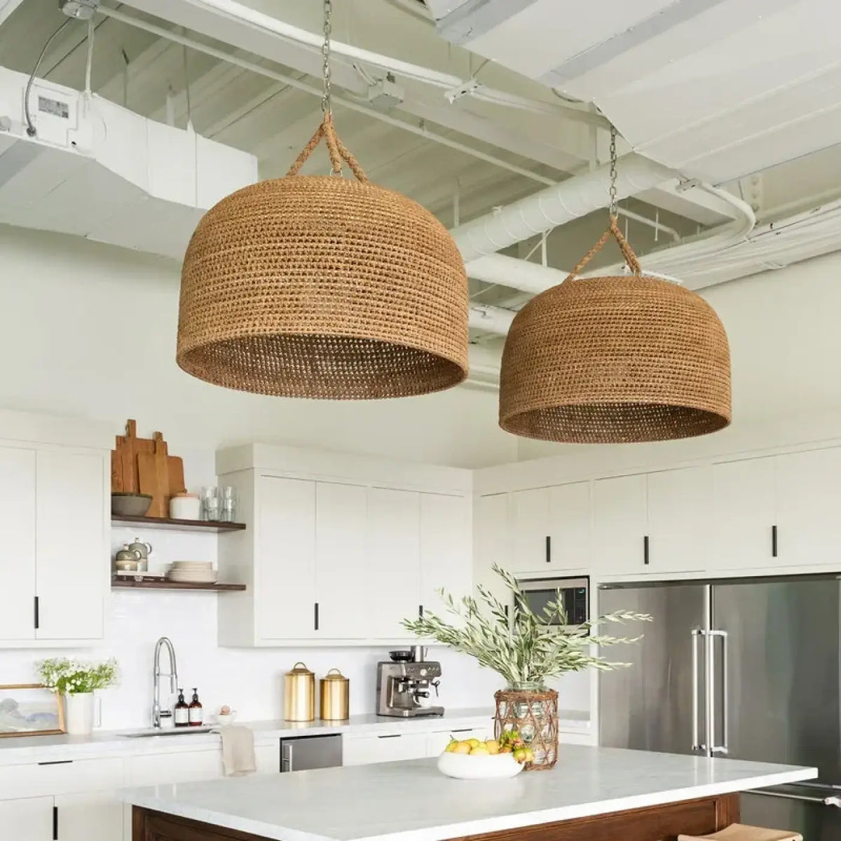 Suspension en osier tissé au design moderne, trois tailles