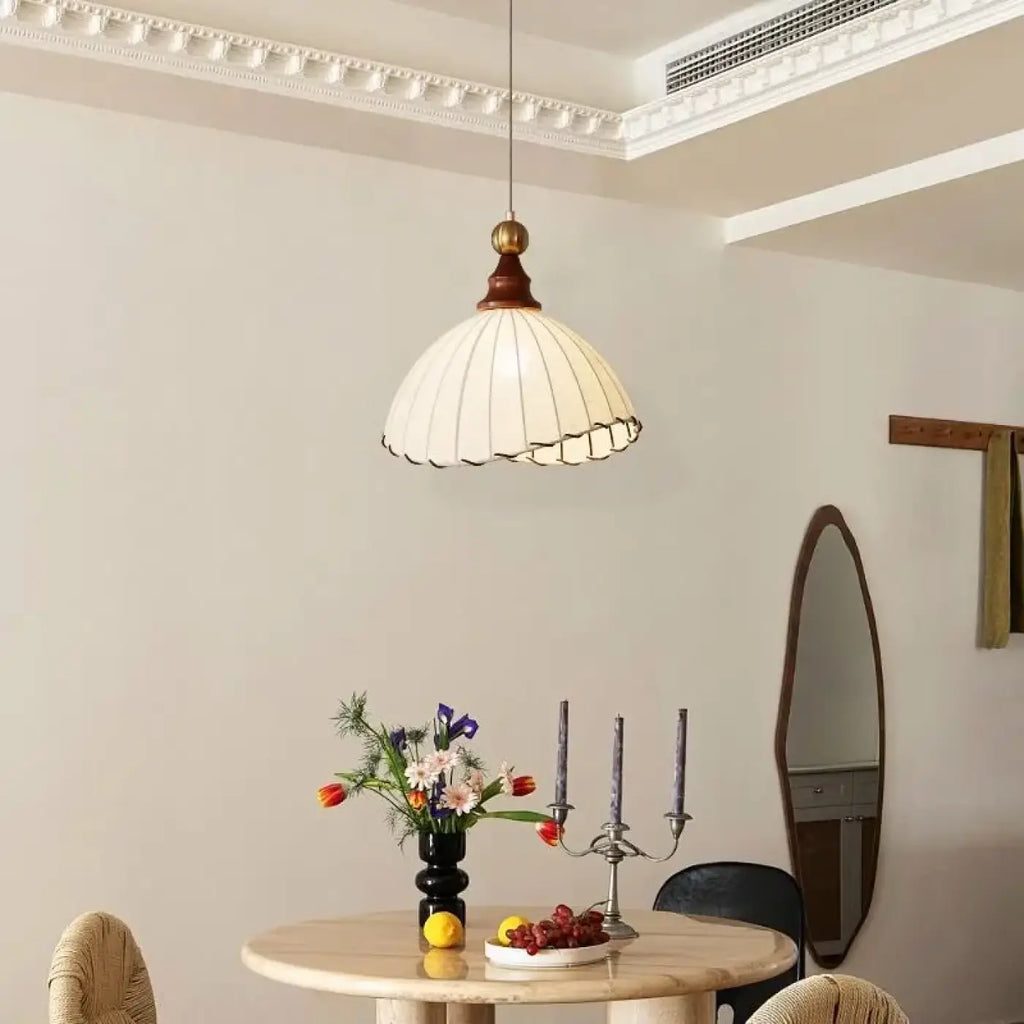 Suspension en tissu blanc au style vintage