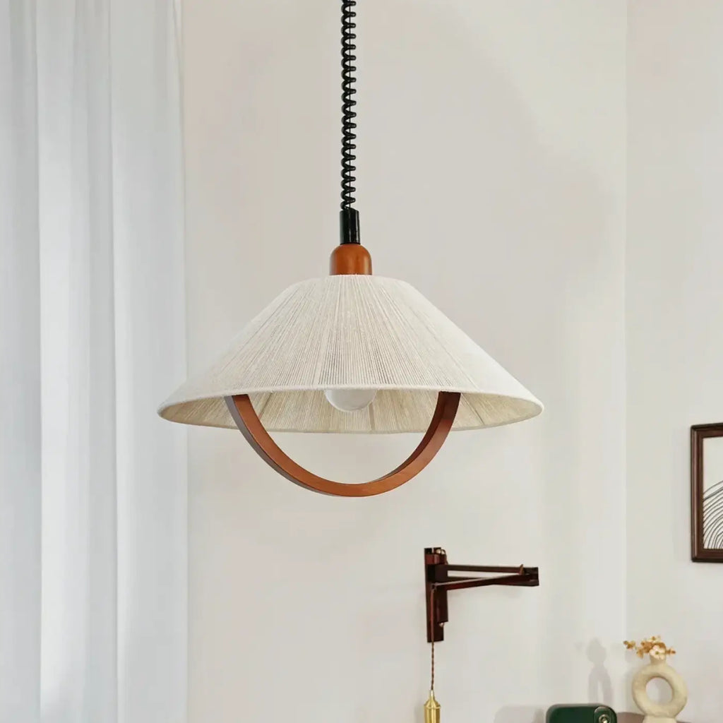 Suspension en tissu avec détail en bois courbé