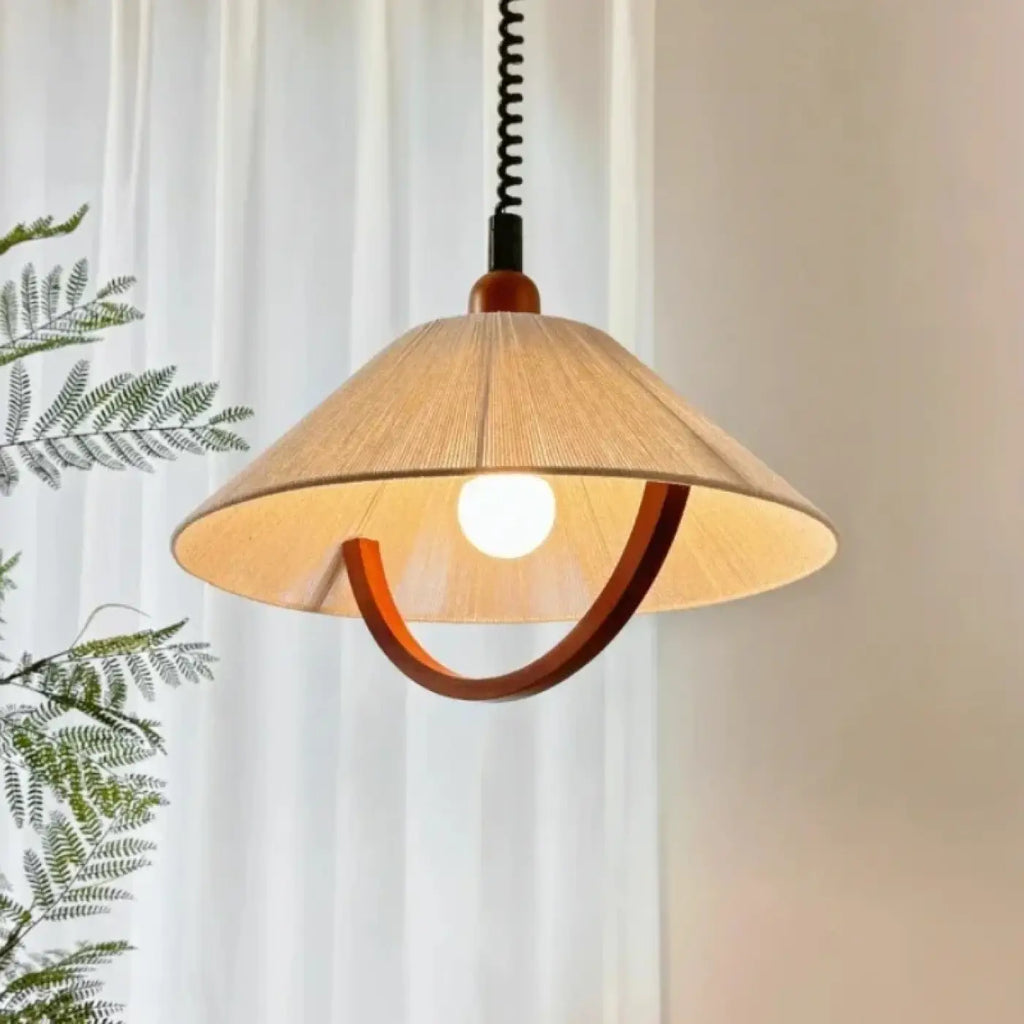 Suspension en tissu avec détail en bois courbé