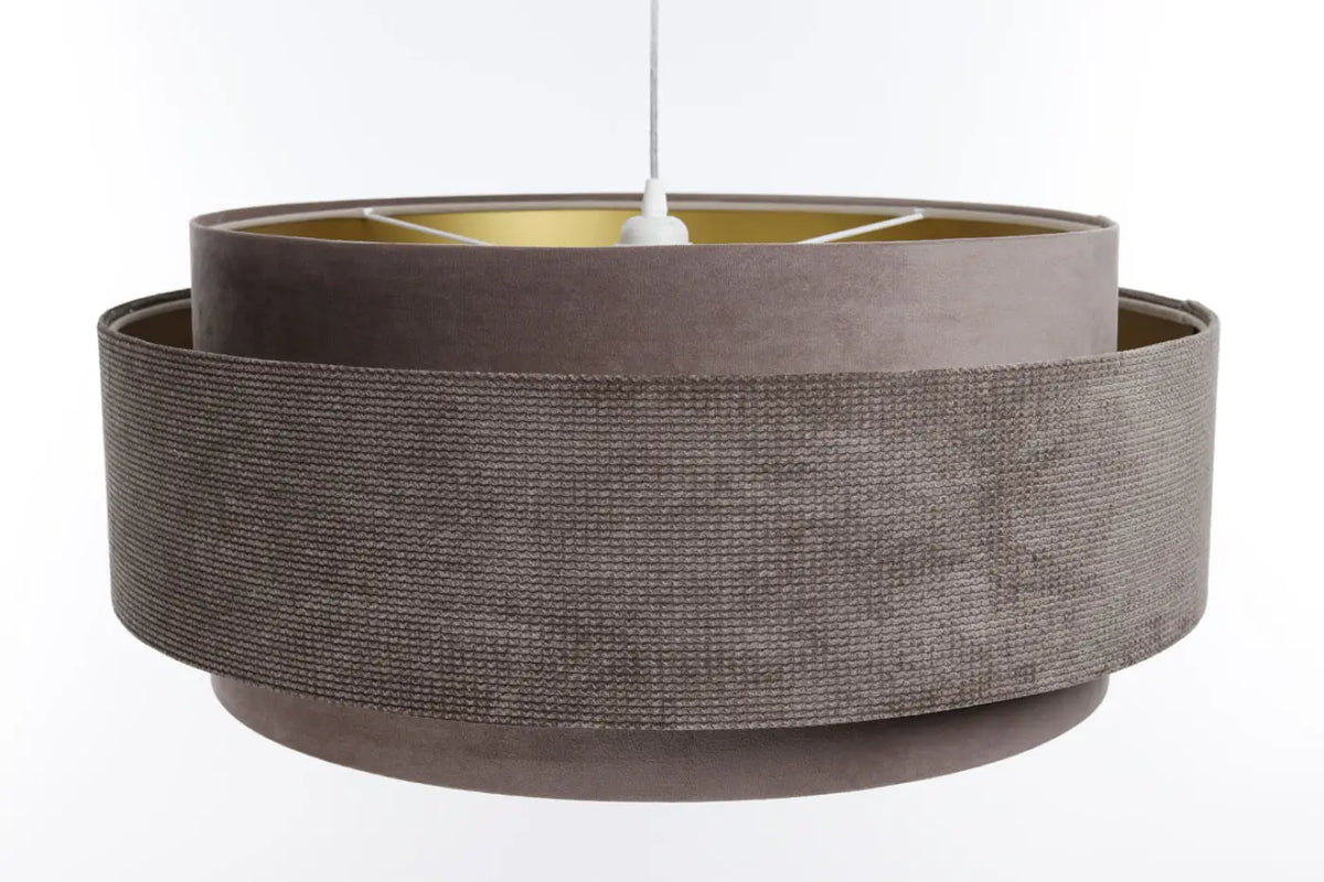 Suspension en tissu moka et doré, chaleureuse et habillée