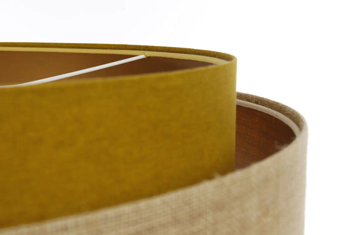 Suspension en tissu moutarde et beige, finitions dorées