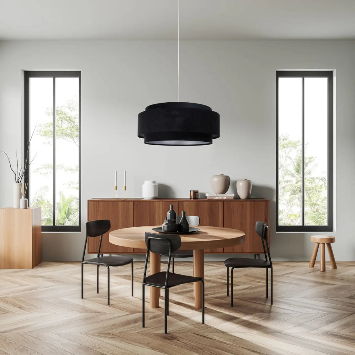 Suspension en tissu noir et argent, un contraste net au plafond