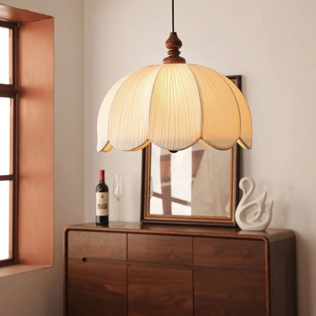 Suspension en tissu plissé de forme généreuse, S, M ou L