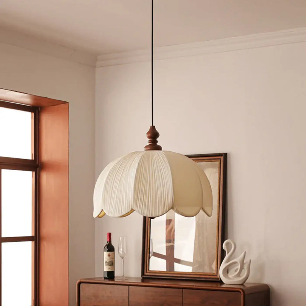Suspension en tissu plissé de forme généreuse, S, M ou L