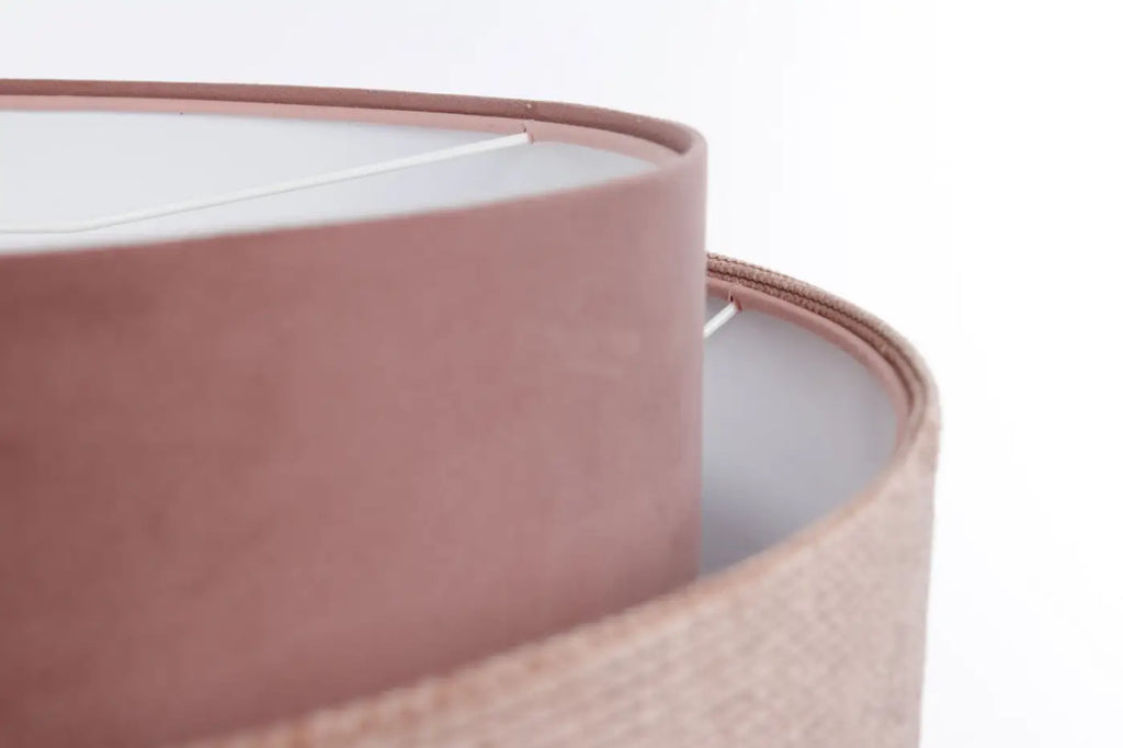 Suspension en tissu rose et blanc, finitions soignées