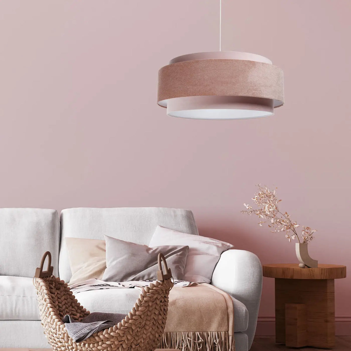 Suspension en tissu rose pâle et blanc, lumière tamisée