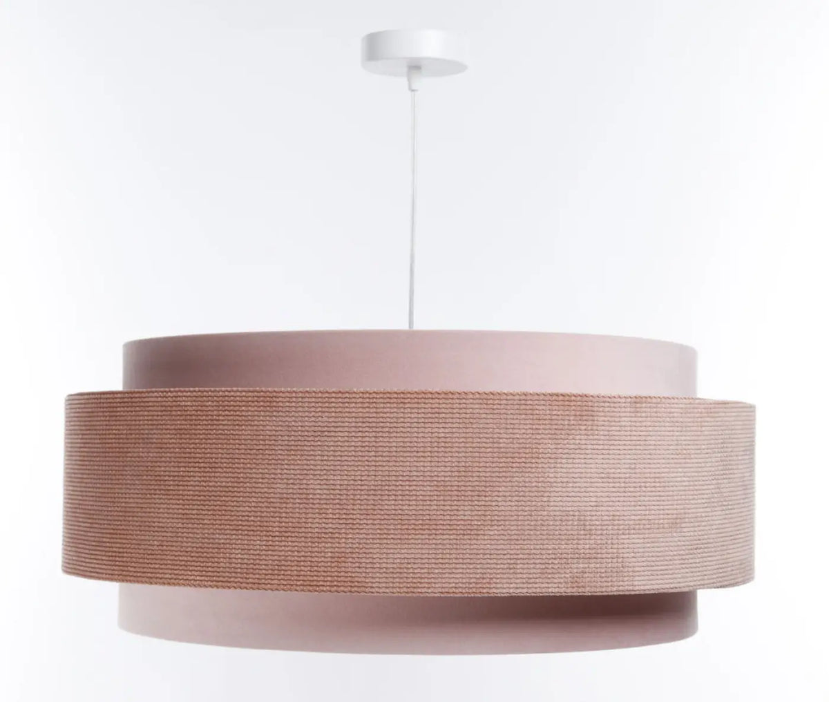 Suspension en tissu rose pâle et blanc, lumière tamisée
