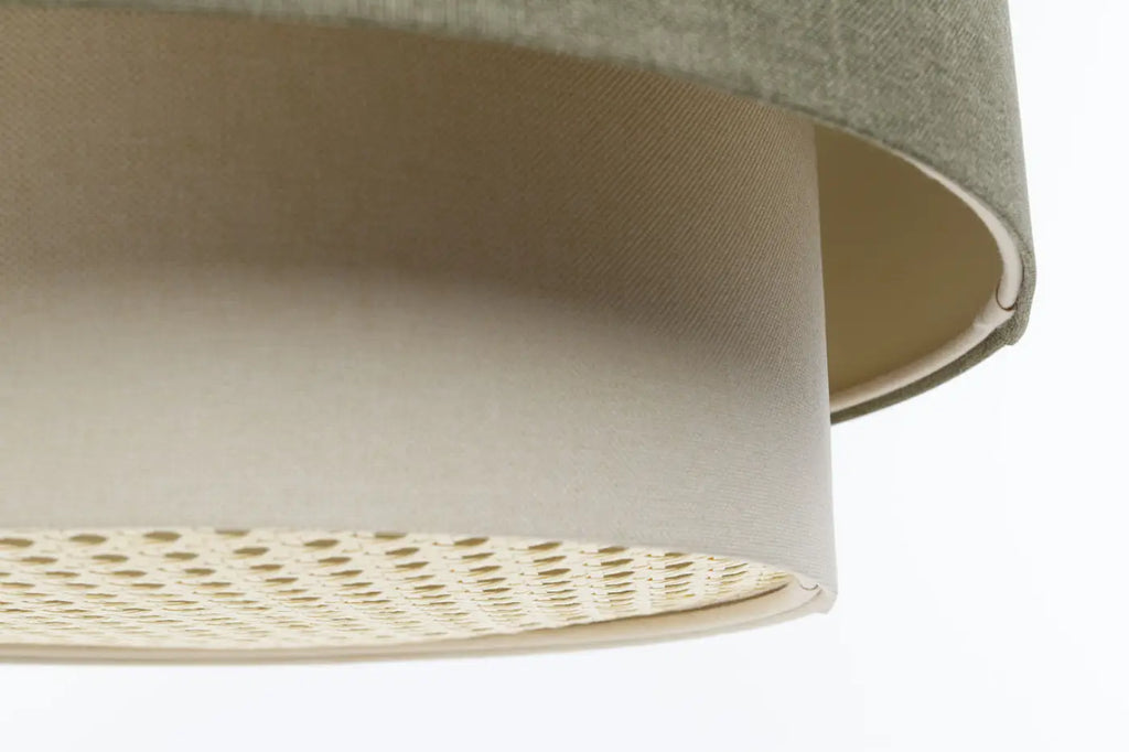 Suspension en tissu vert gris, crème et écru, lumière tamisée