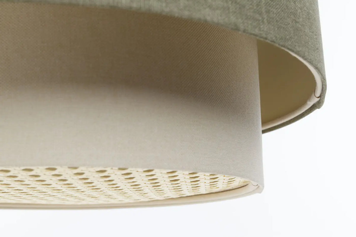 Suspension en tissu vert gris, crème et écru, lumière tamisée