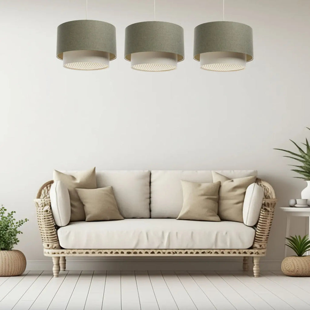 Suspension en tissu vert gris, crème et écru, lumière tamisée