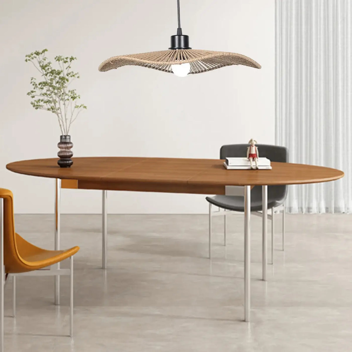Suspension tressée d'aspect naturel, coloris beige ou noir