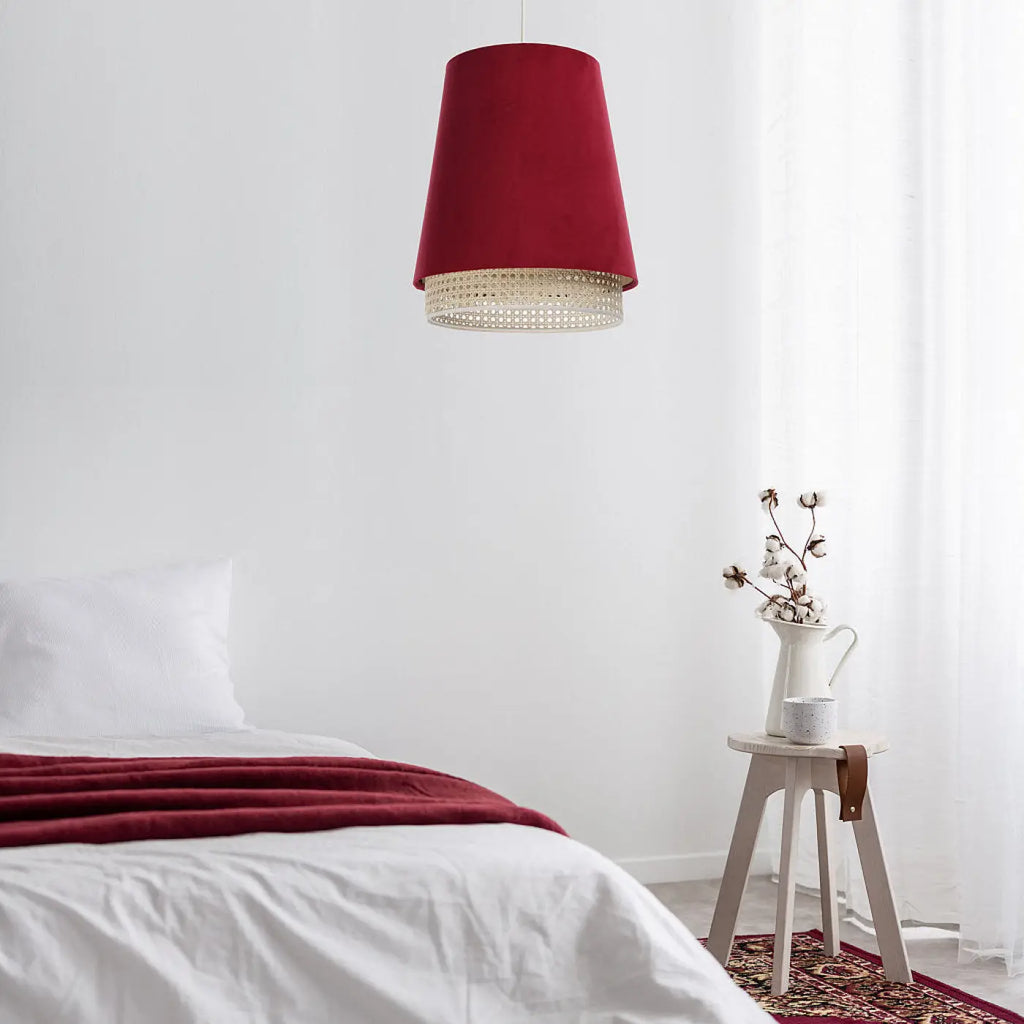 Suspension rouge moderne, abat-jour en rotin et tissu