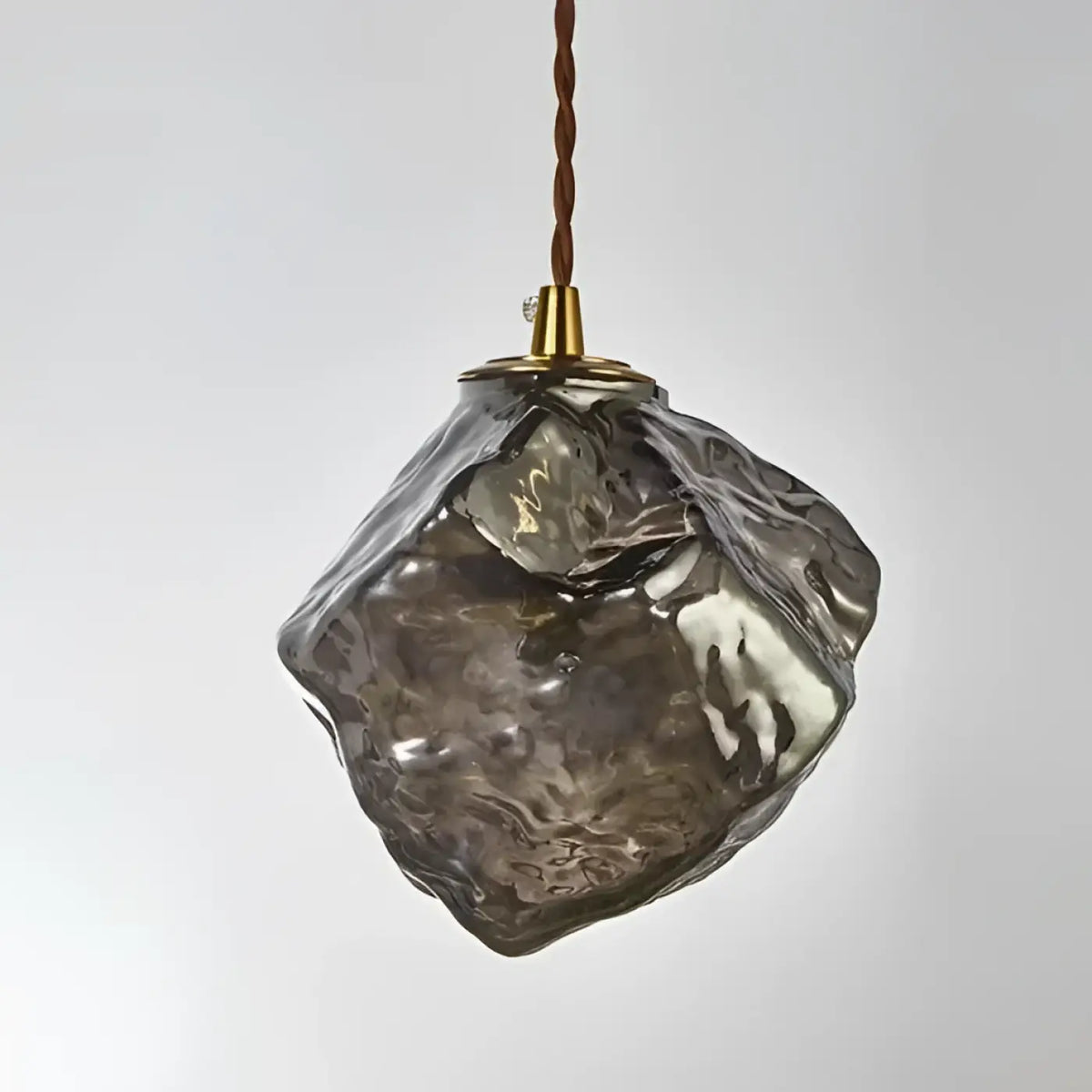 Suspension en verre texturé ambré ou gris fumé, détail bois, gris fumé
