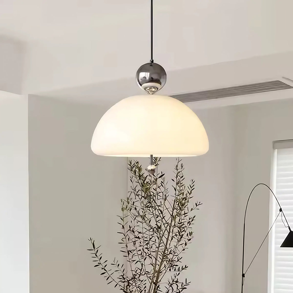 Suspension demi-globe en verre blanc, cinq finitions au choix, argenté