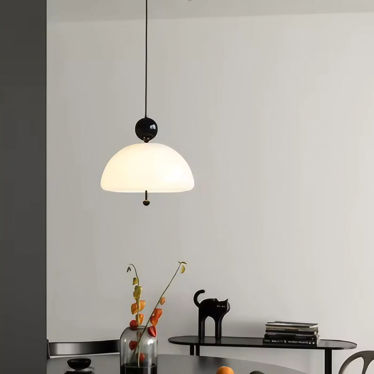 Suspension demi-globe en verre blanc, cinq finitions au choix, noir
