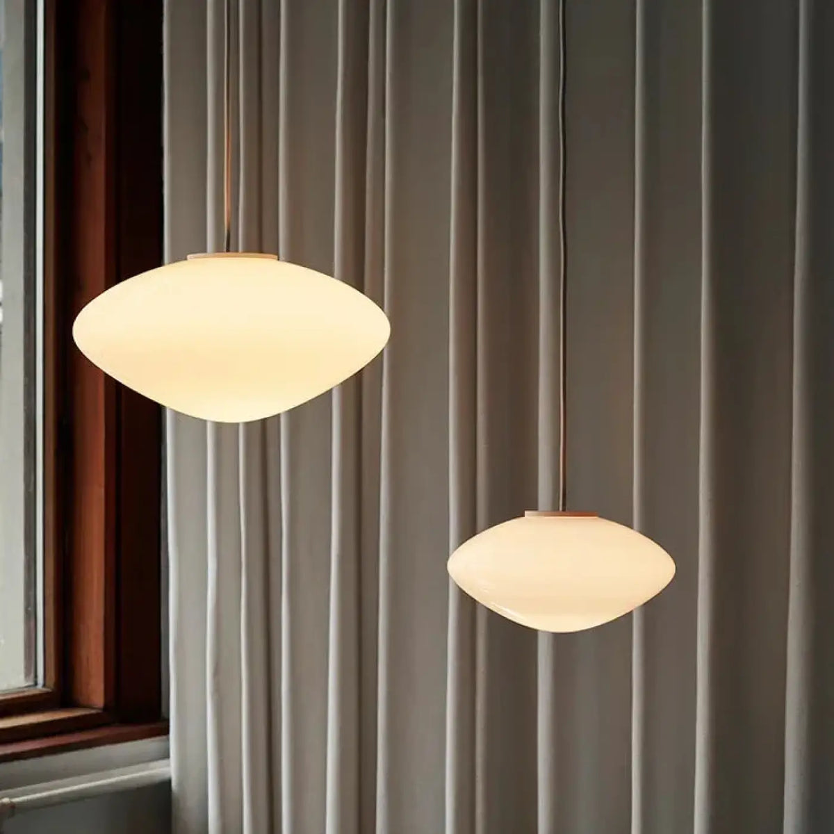 Suspension en verre opale au design contemporain, tailles S et M