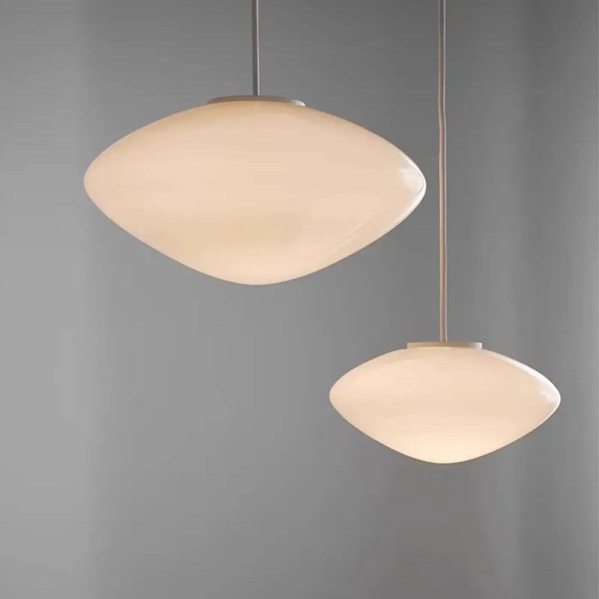 Suspension en verre opale au design contemporain, tailles S et M