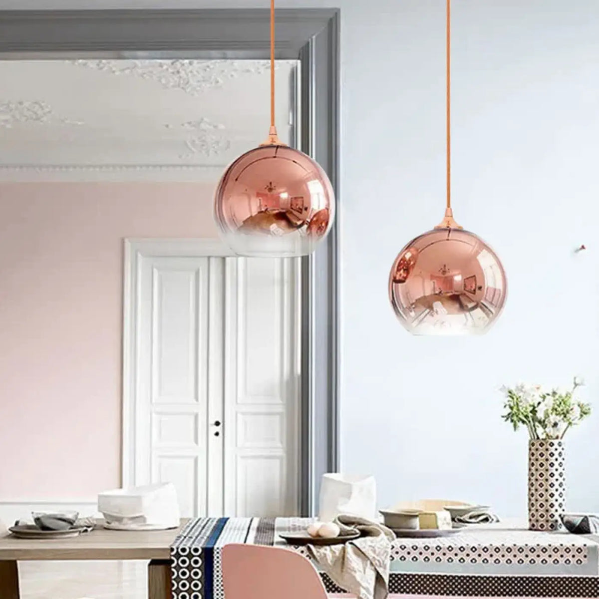 Suspension boule en verre teinté, doré, argenté ou rose, rose doré