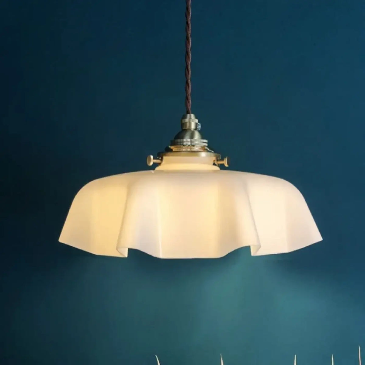 Suspension vintage à finition laiton, quatre coloris, beige