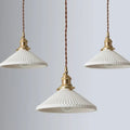Suspension vintage en céramique blanche et laiton