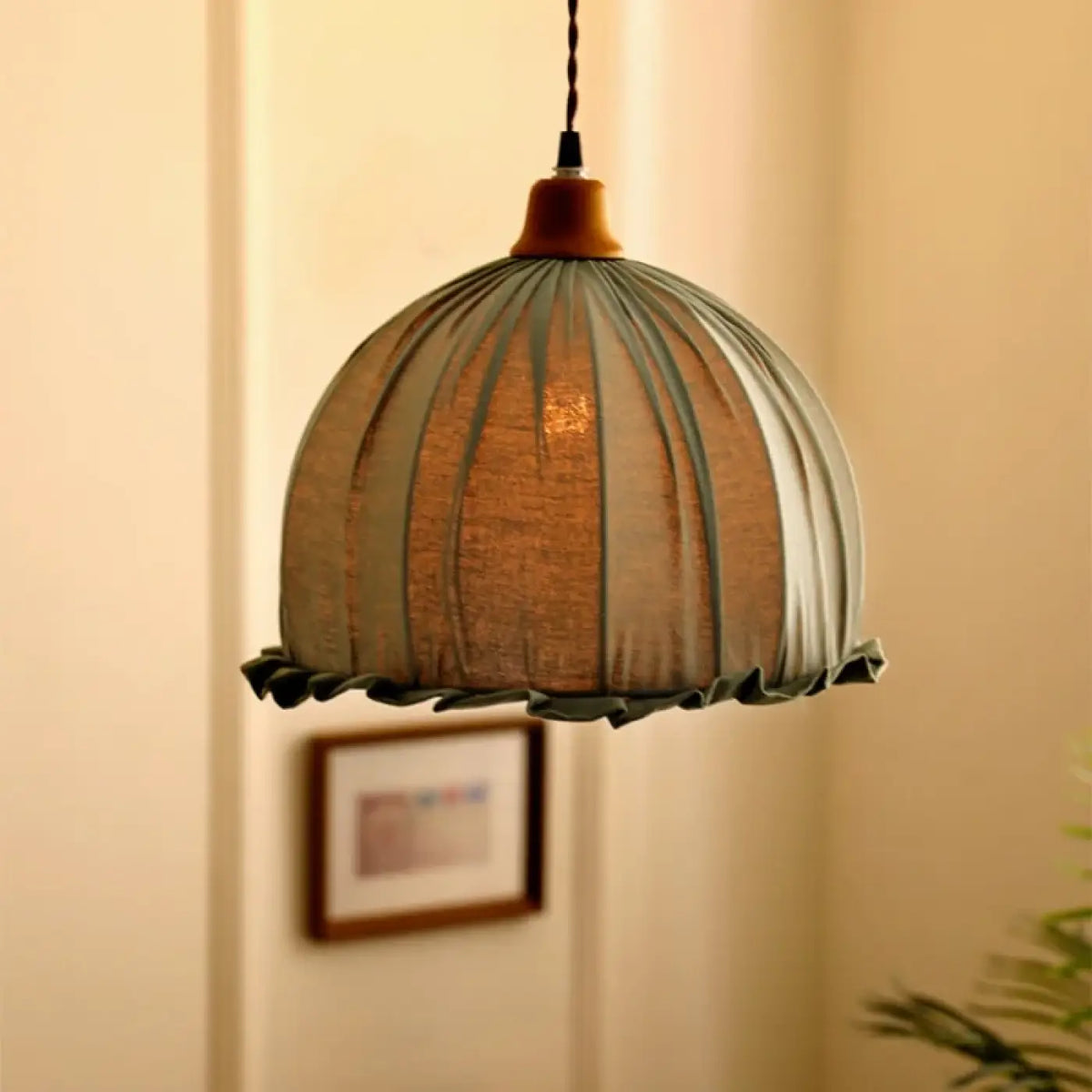 Suspension vintage, abat-jour en lin et monture en bois