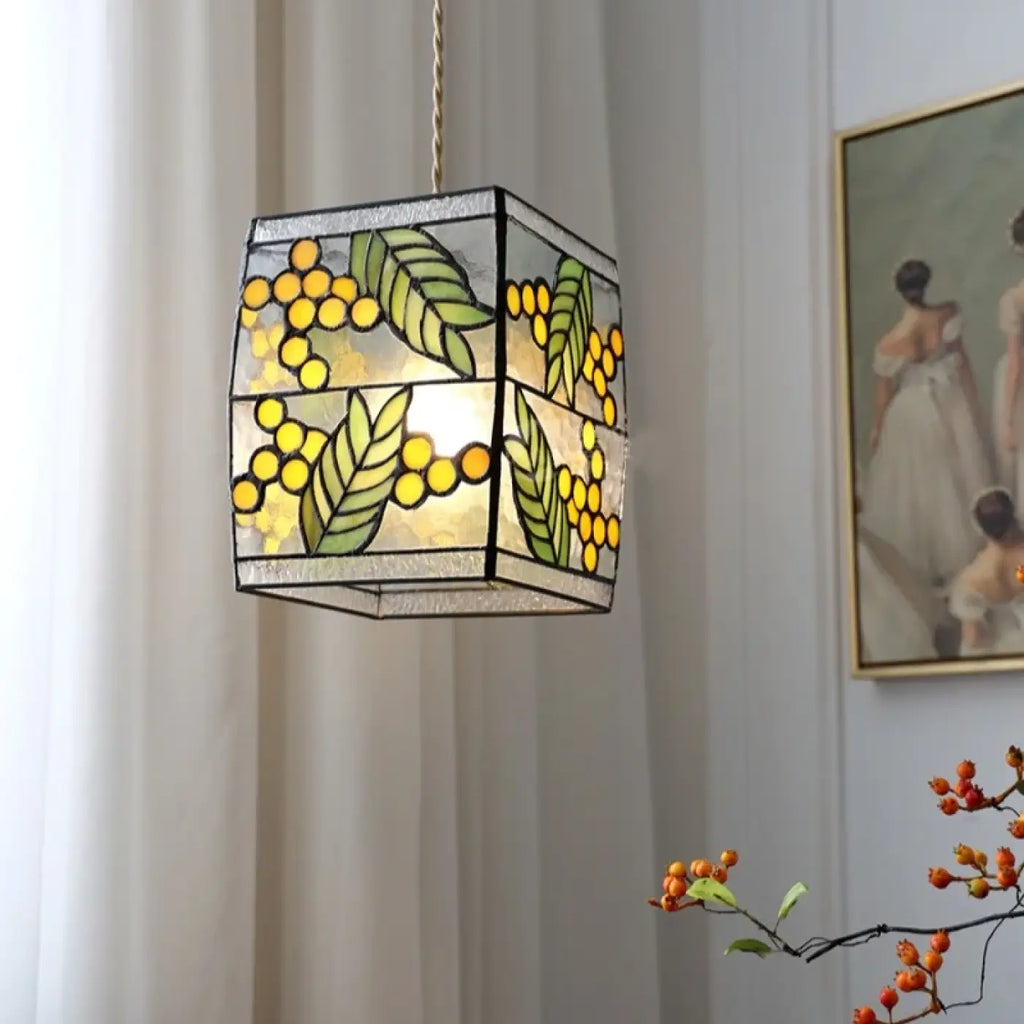 Suspension vitrail art déco à motifs inspirés de la nature