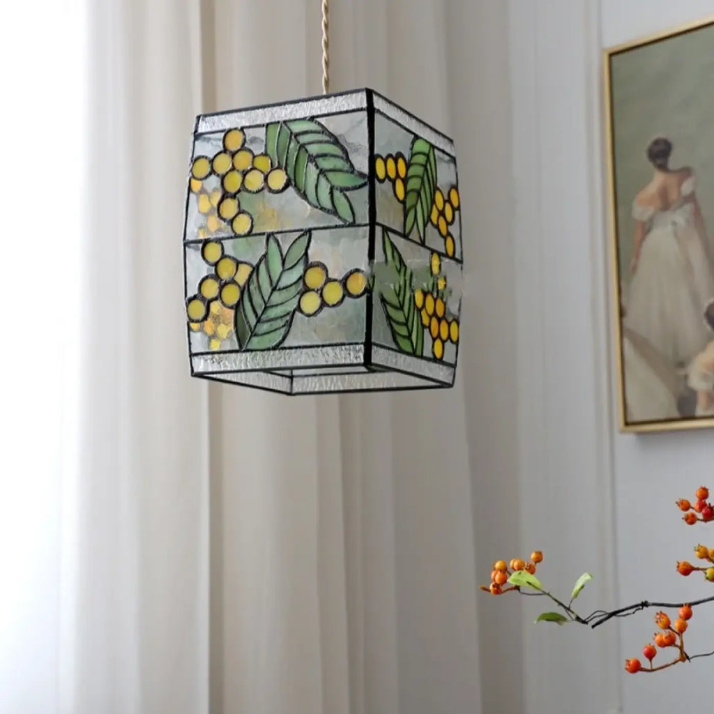 Suspension vitrail art déco à motifs inspirés de la nature