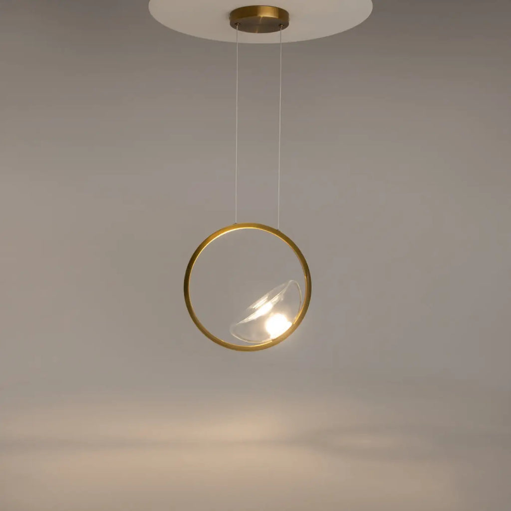 Suspension LED disque doré et globe en verre, effet éclipse