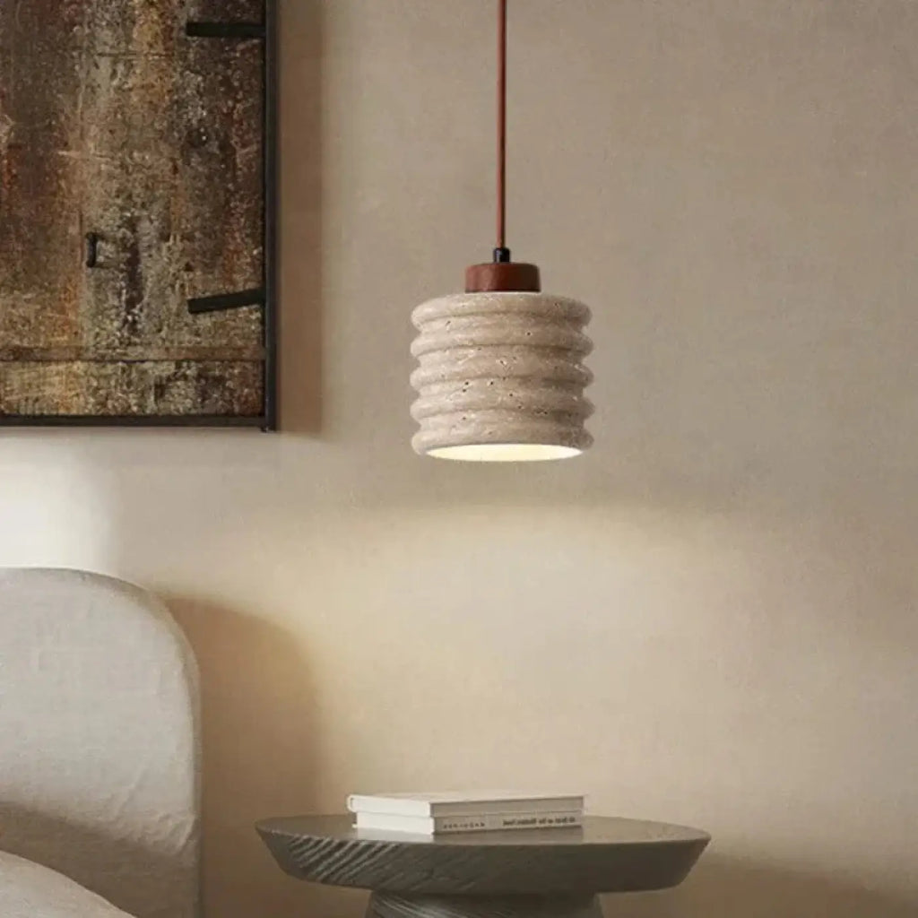 Suspension cylindrique beige sable à reliefs sculptés