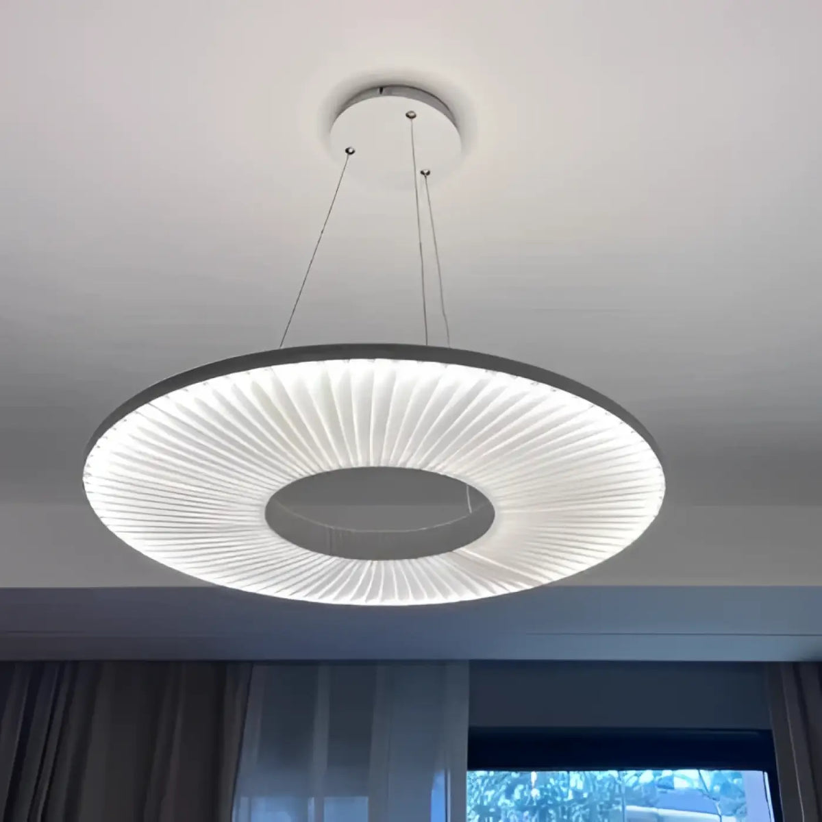 Suspension minimaliste beige sur structure en fer, S, M ou L