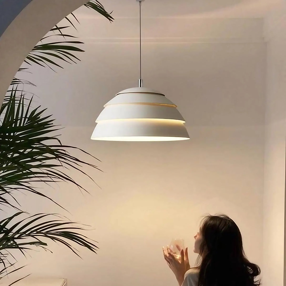 Suspension minimaliste aux lignes sobres
