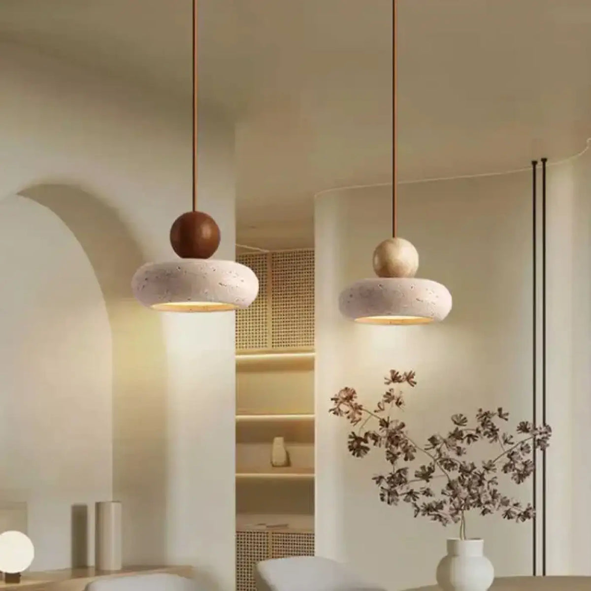 Suspension en forme de donut, béton et bois, beige ou marron