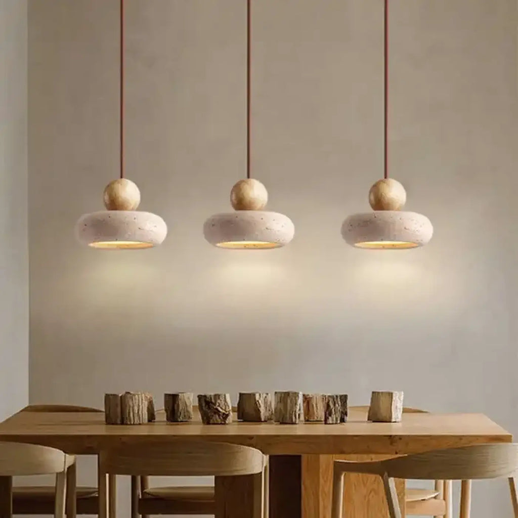 Suspension en forme de donut, béton et bois, beige ou marron