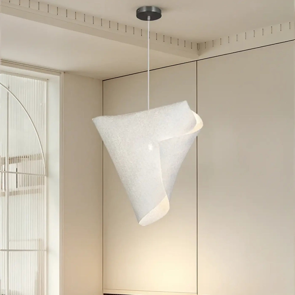 Suspension blanche à forme organique, trois modèles