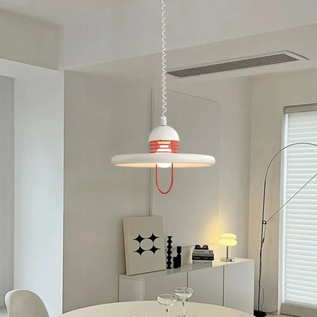 Suspension disque rouge et blanc au design épuré