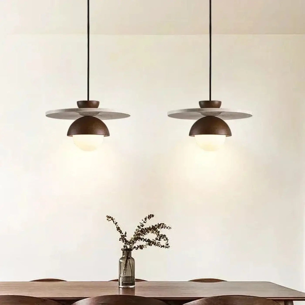 Suspension moderne bois et disque blanc, globe lumineux