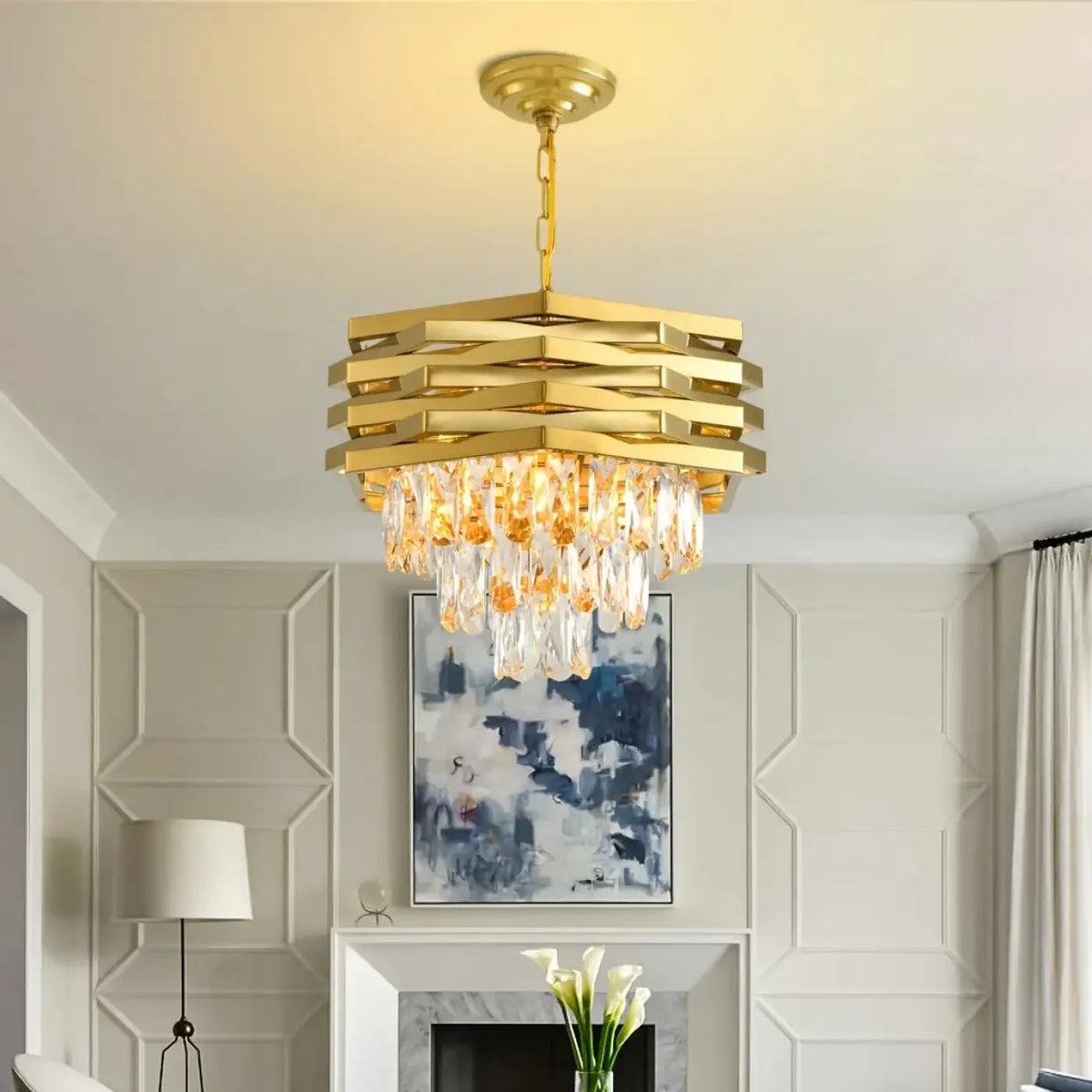 Suspension moderne dorée ornée de cristaux